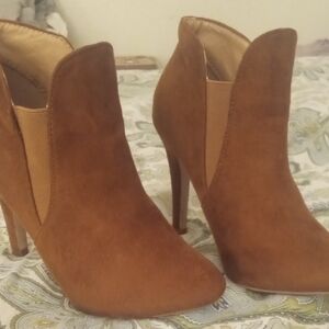 Bella Marie Chic Brown Ankle Booties Gently Used Size 7